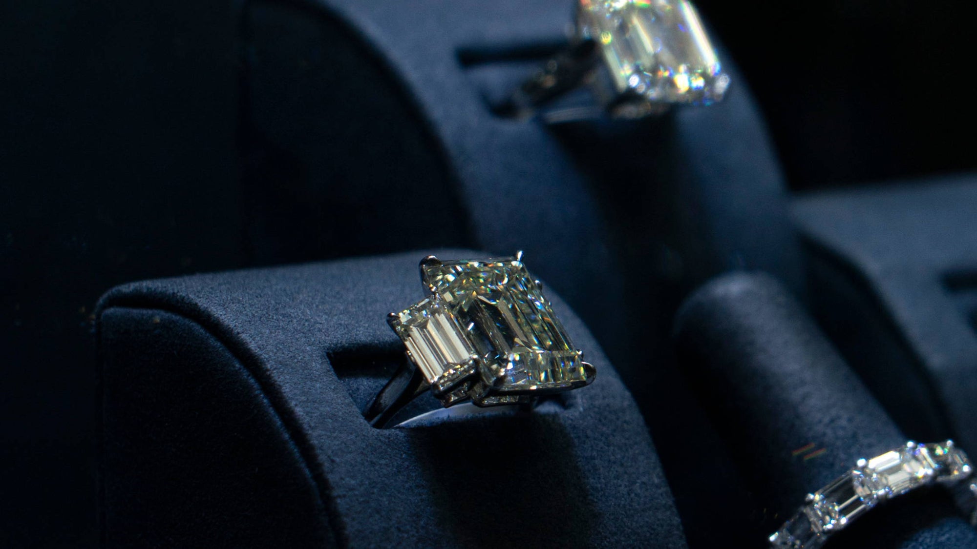 Customizing Your Jewelry Safe: Ensuring Optimal Security and Style