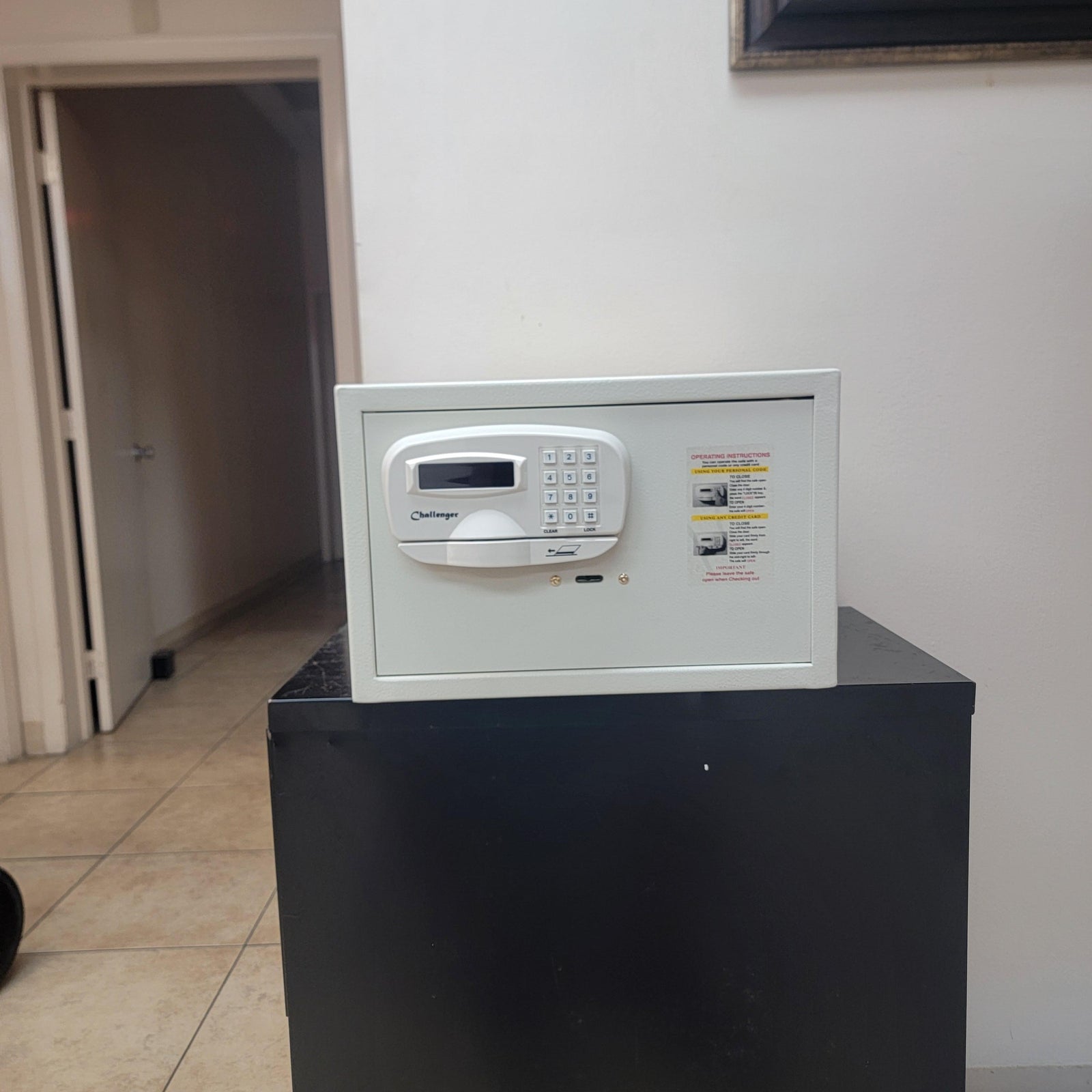 Challenger M6 Laptop Compatible In-Room Safe