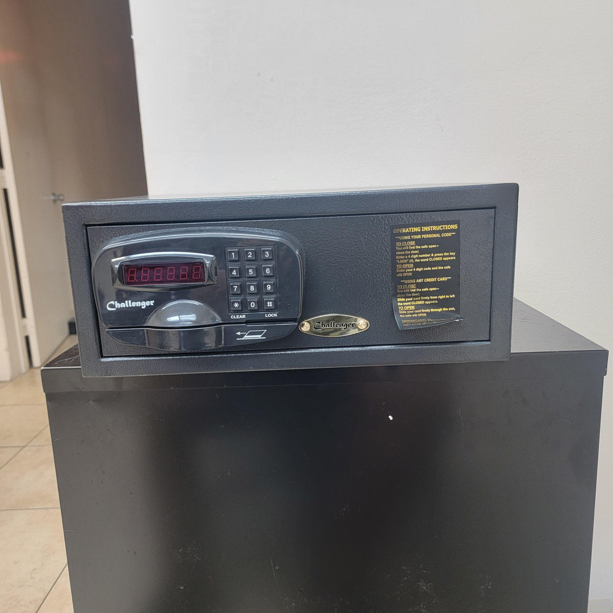 Challenger M20 Laptop Compatible In-Room Safe Black