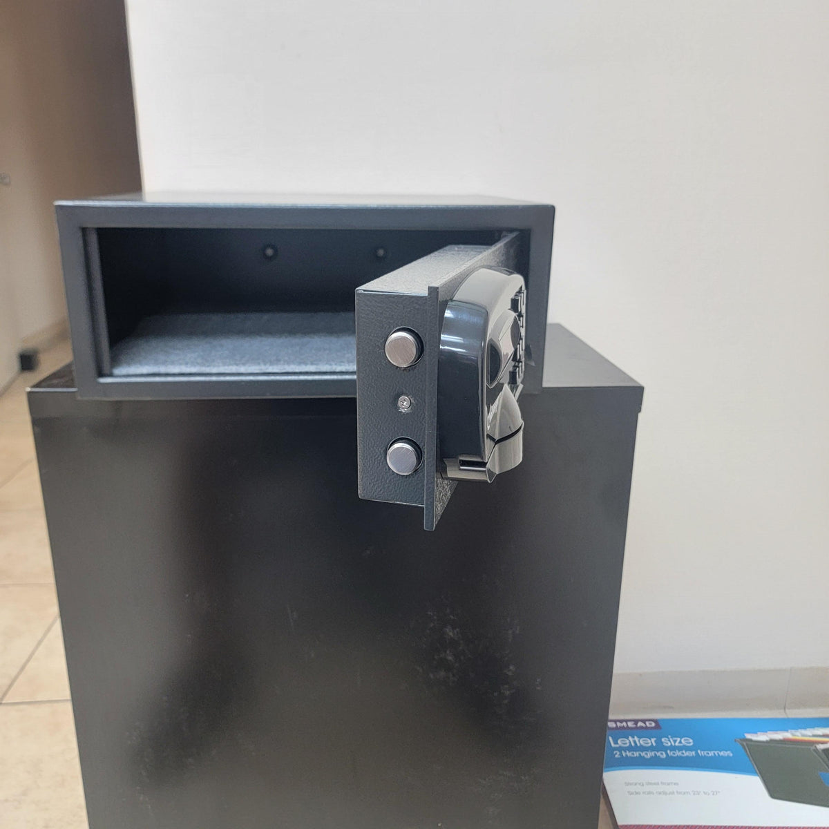 Challenger M20 Laptop Compatible In-Room Safe Door Open