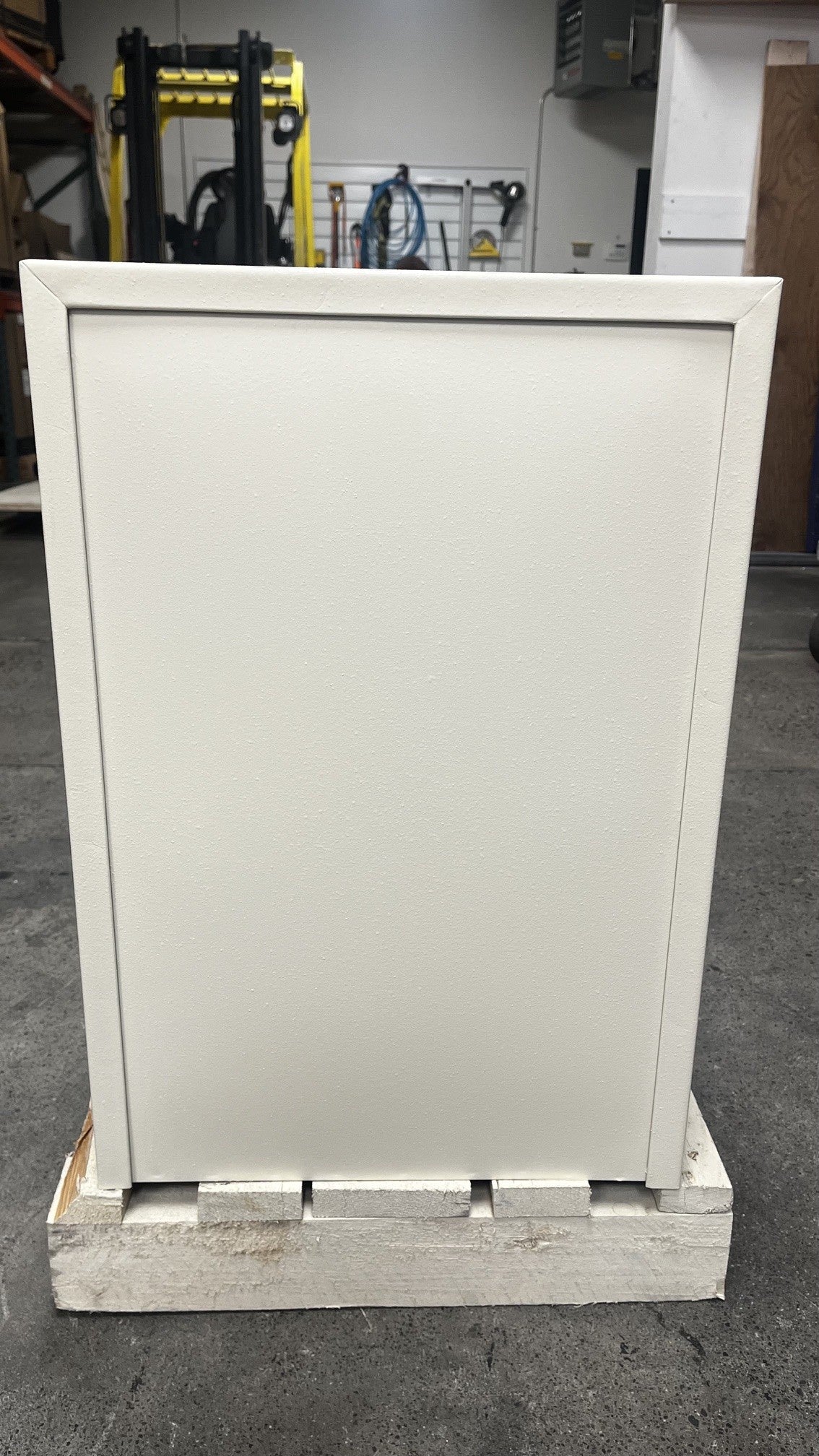 View of the back of the safe. 