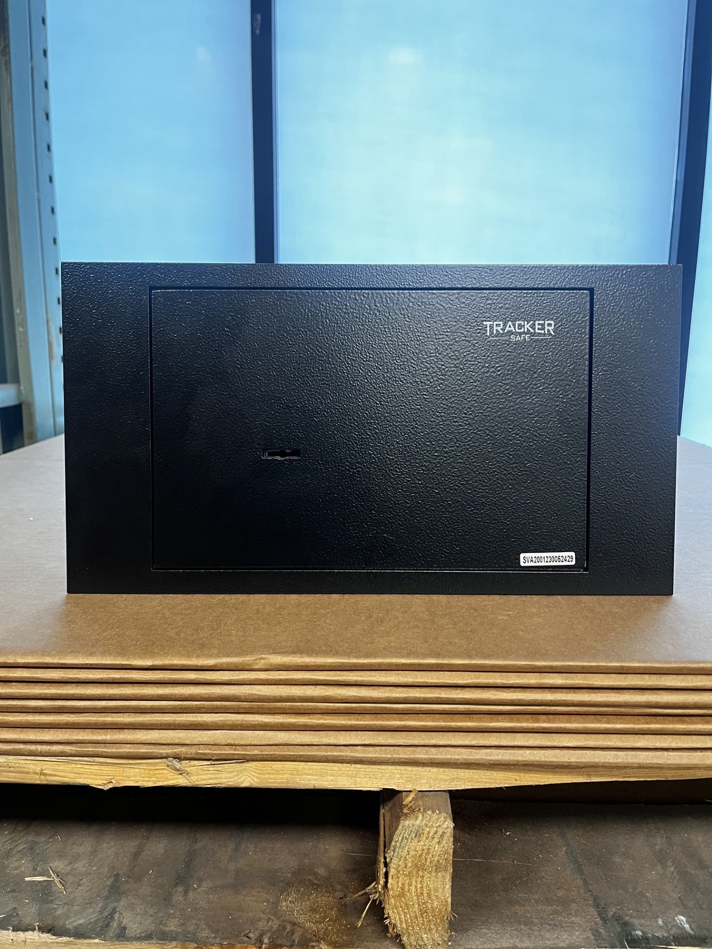 Front view of the safe. It comes with a key locking lock. 