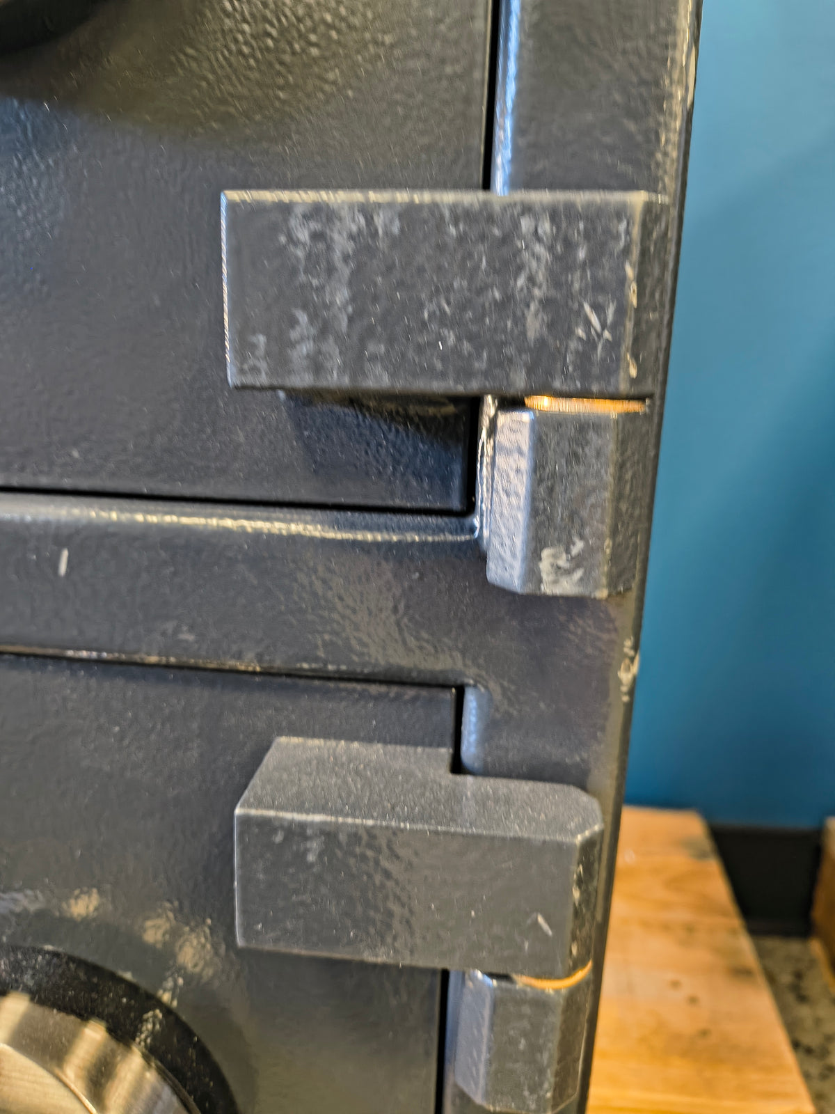 Blemished Protex FDD-3214 II blemish on center hinges. 