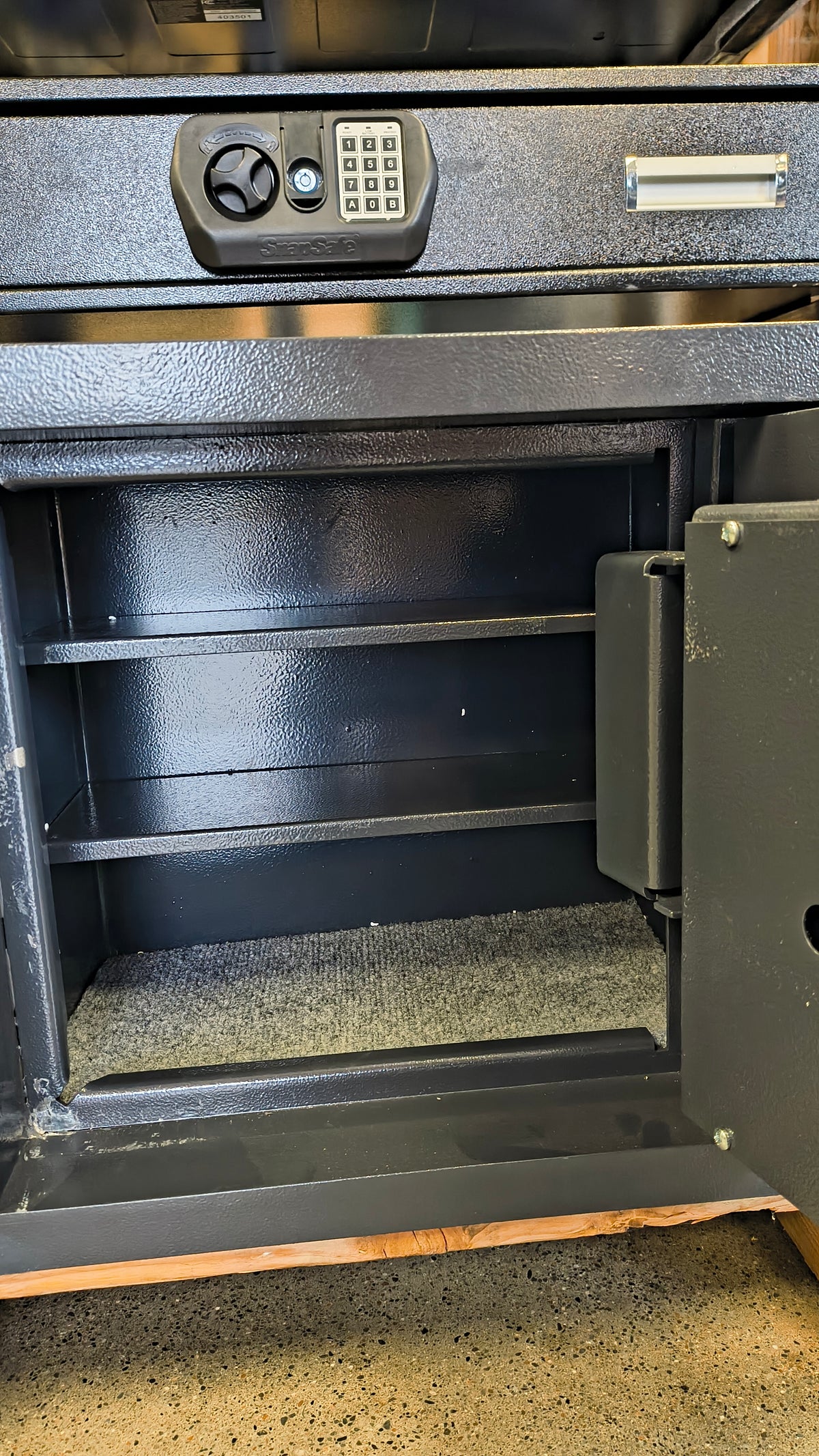 Blemished AMSEC WS1214E5 interior with 2 shelves. 