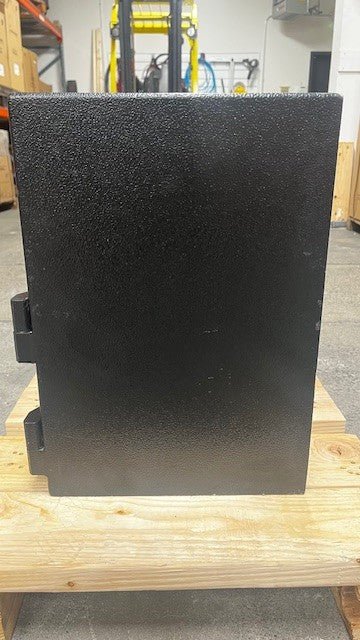 Right side view of the safe. 
