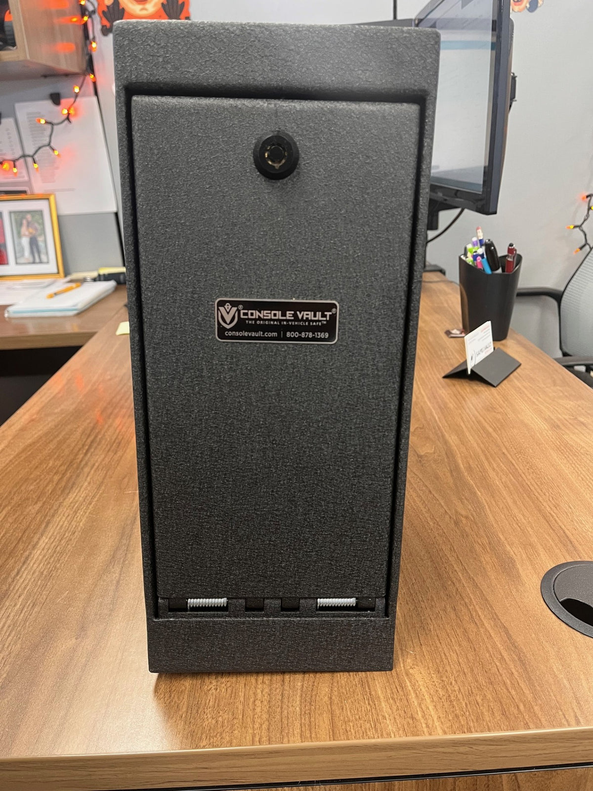 Front view of the safe. 