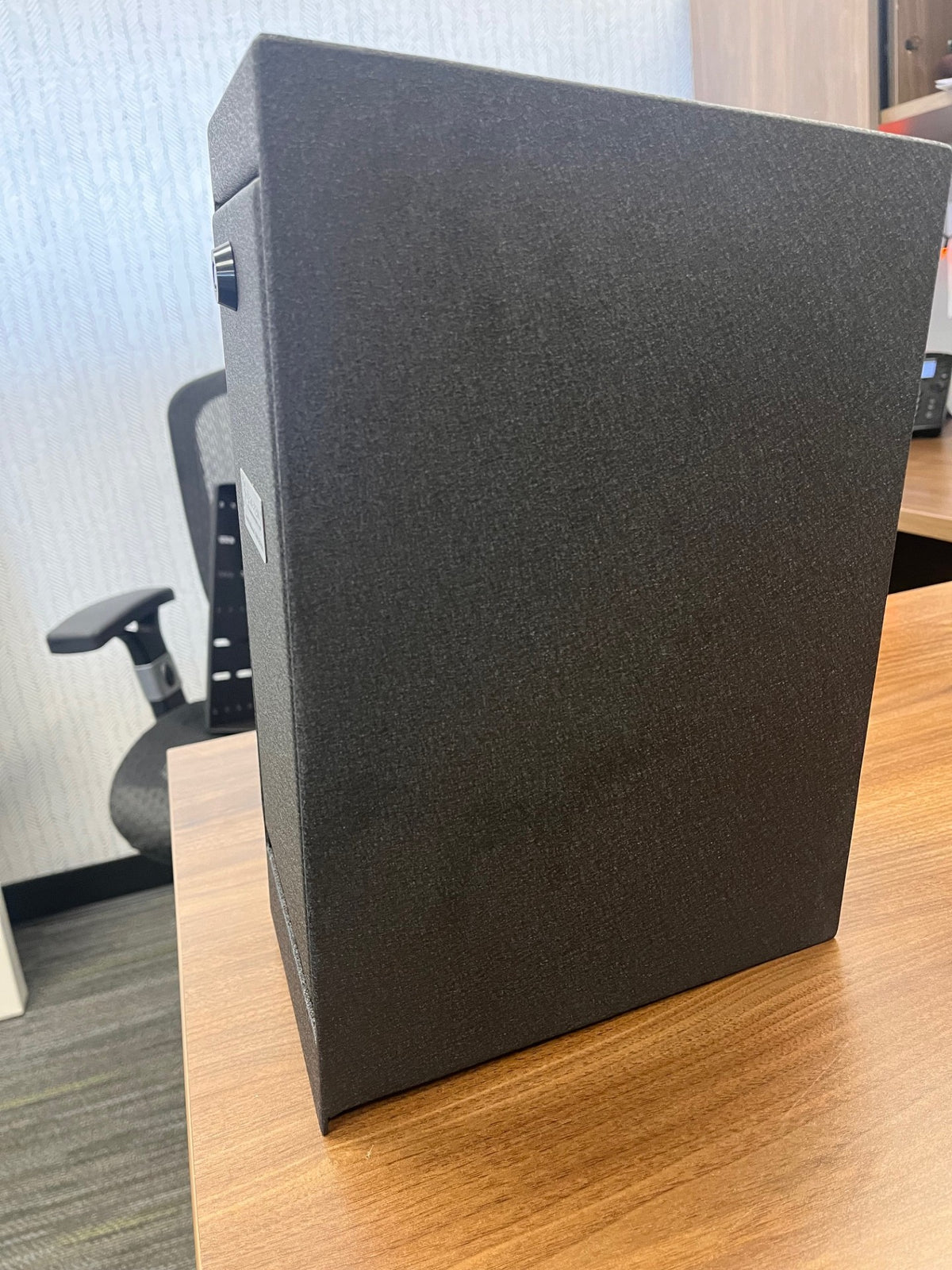 View of the right side of the safe.