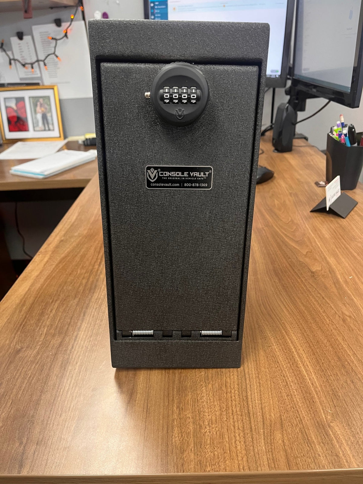 Front view of the safe.