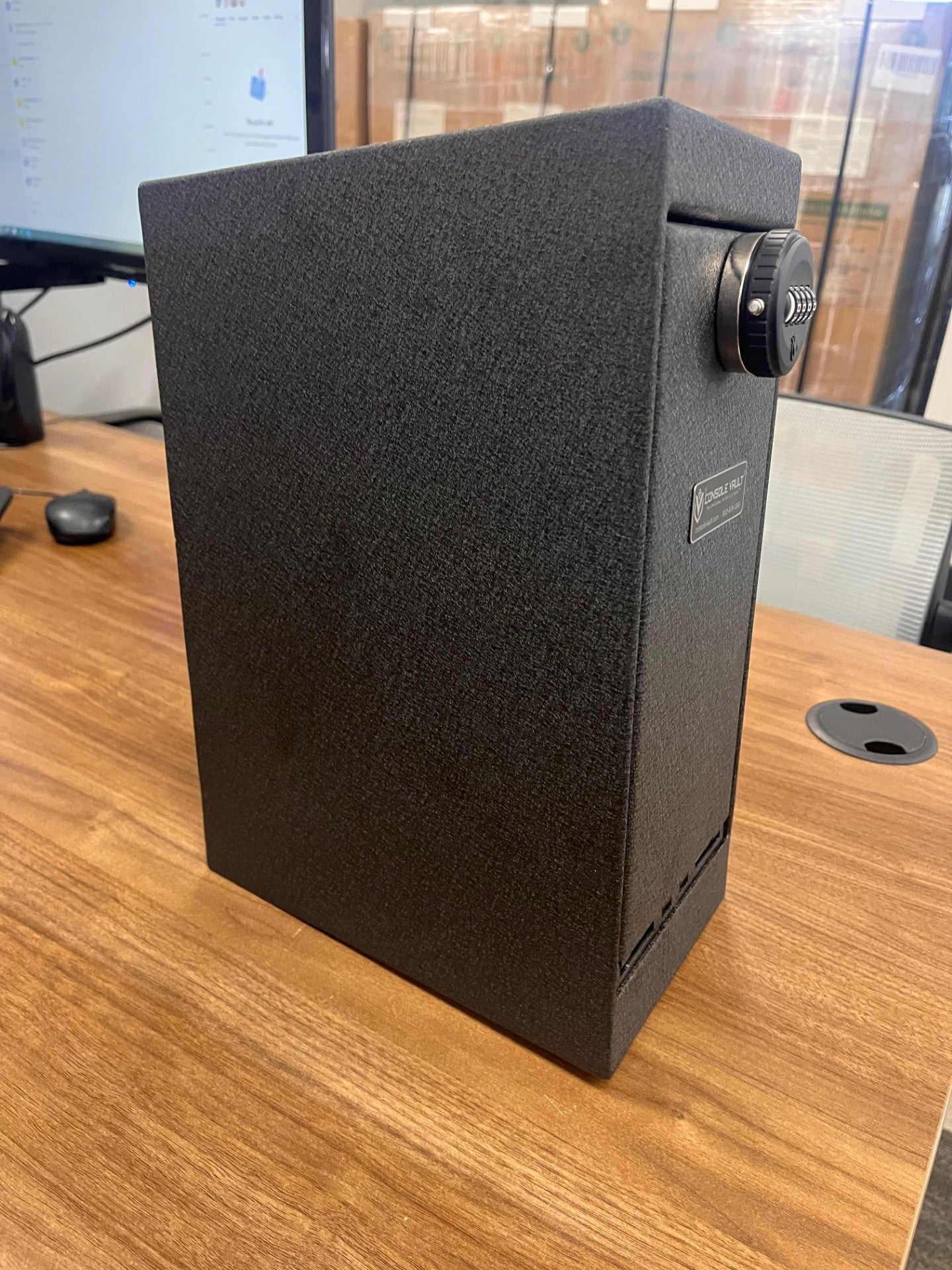 Front view of the safe.