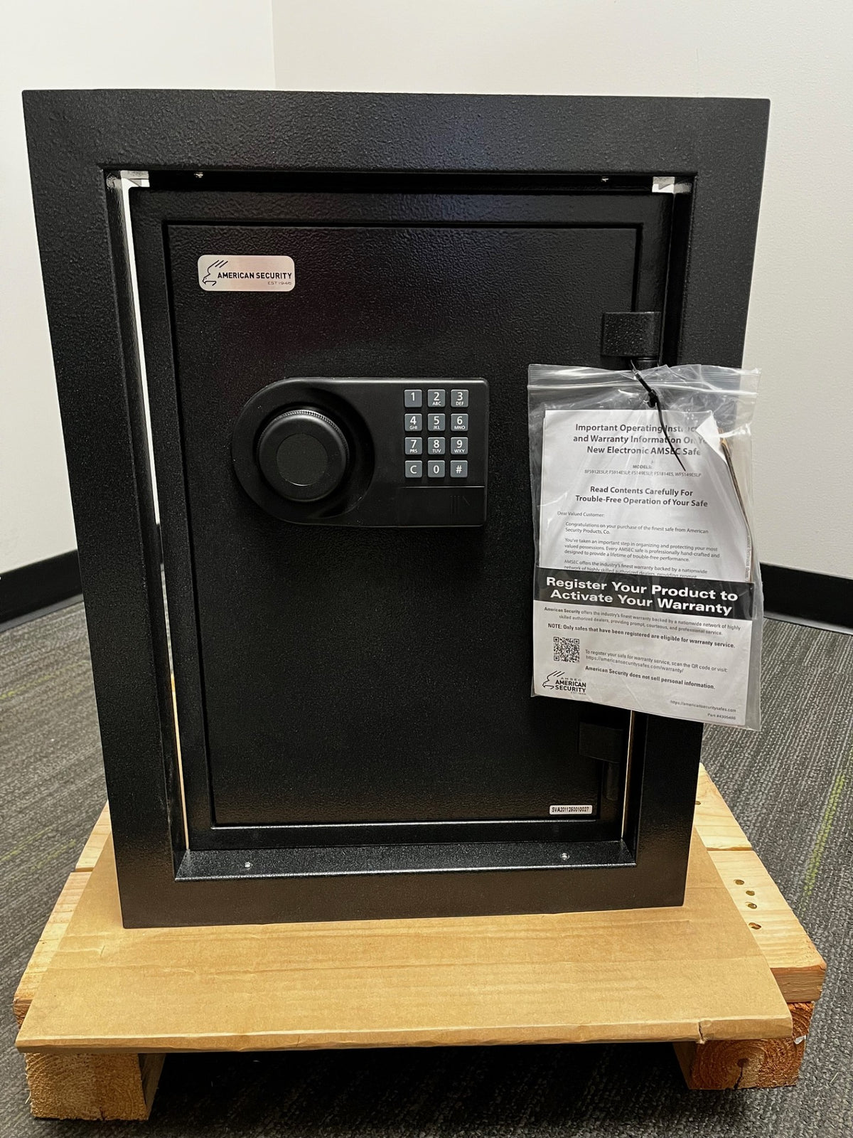 Front view of the safe. It has an electronical lock. 