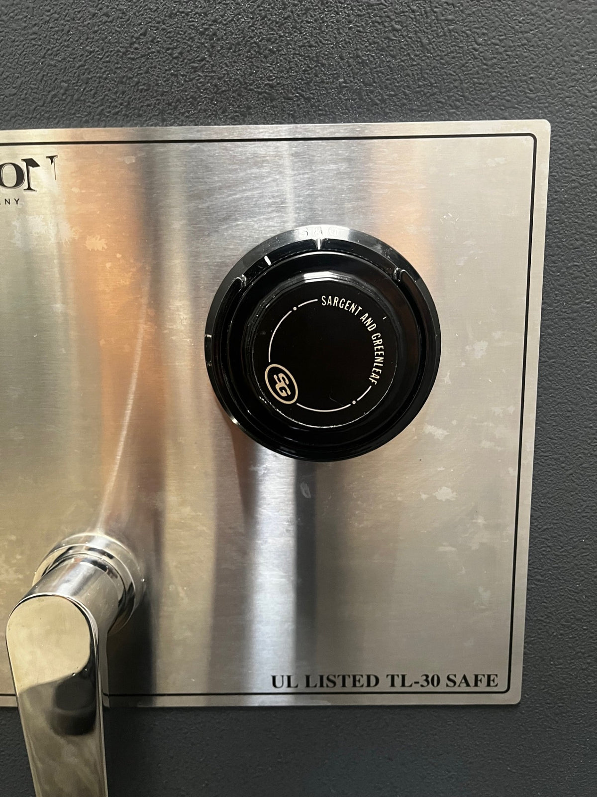 Hollon MJ-2618C TL-30 Burglary 2 Hour Fire Safe Blemished with Group R1 lock