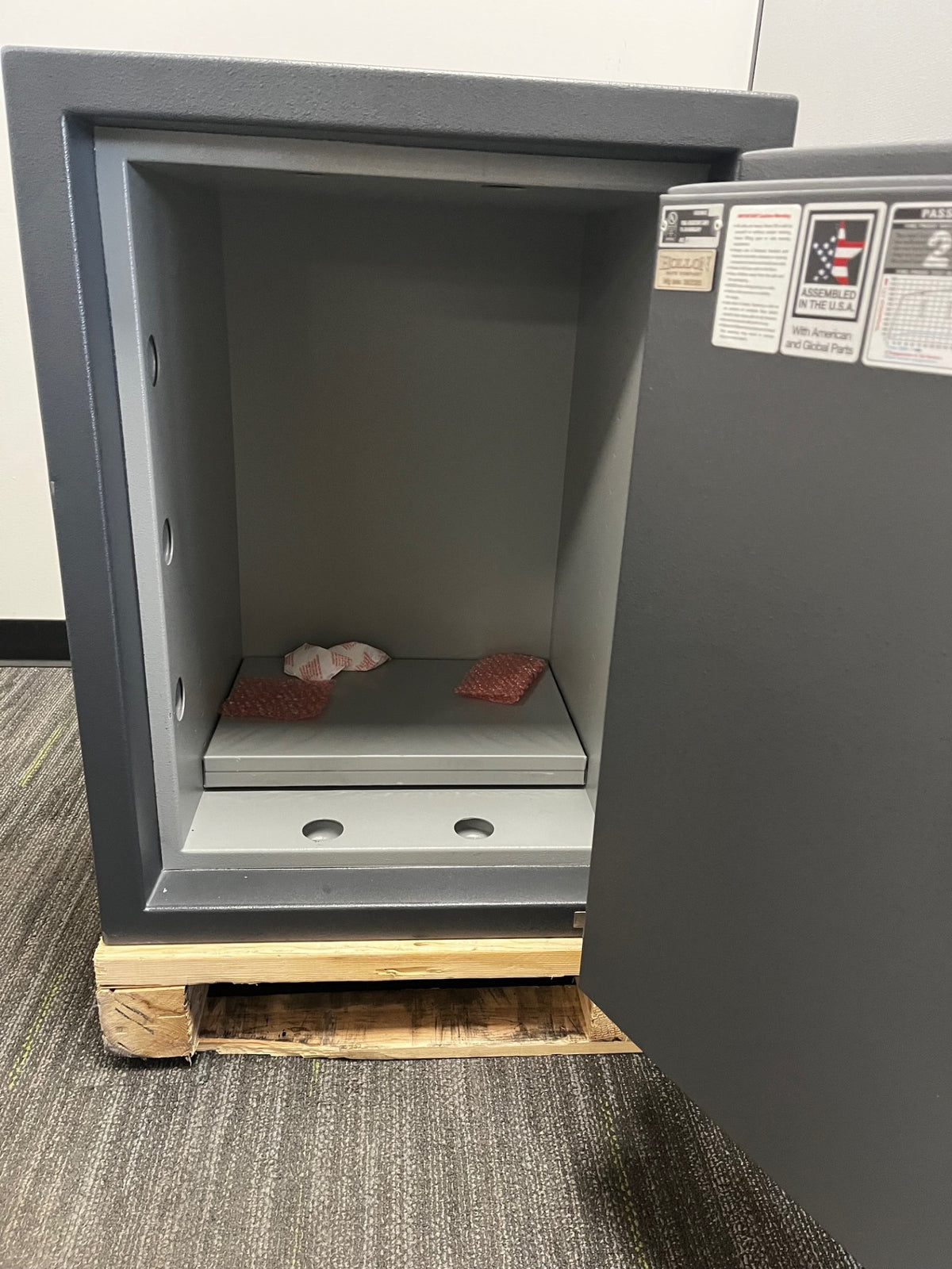 Hollon MJ-2618C TL-30 Burglary 2 Hour Fire Safe Blemished with Group R1 lock